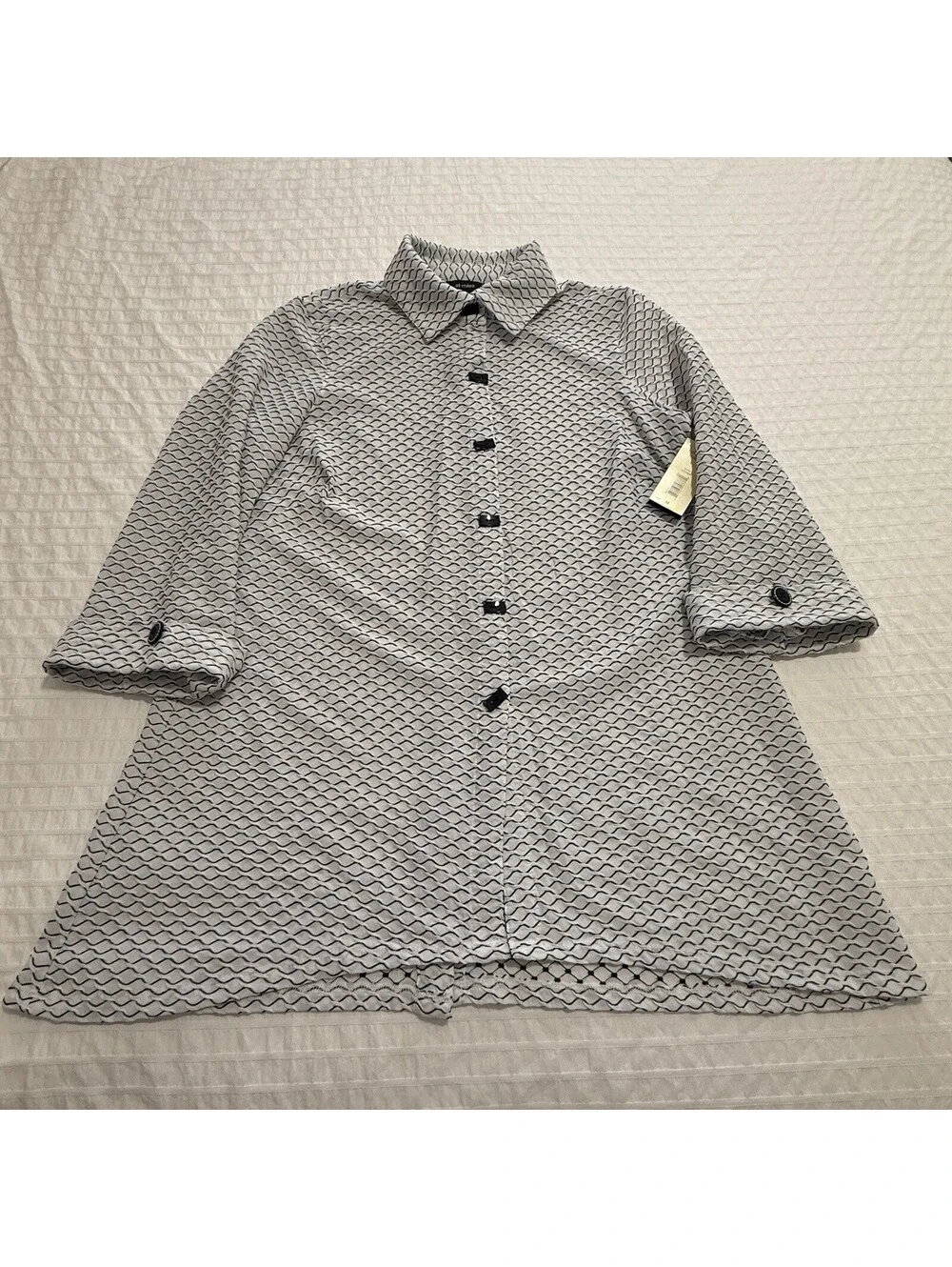 Ali Miles Button Up Tunic Top 3/4 Sleeve Medium NWT Scalloped Wave Geometric